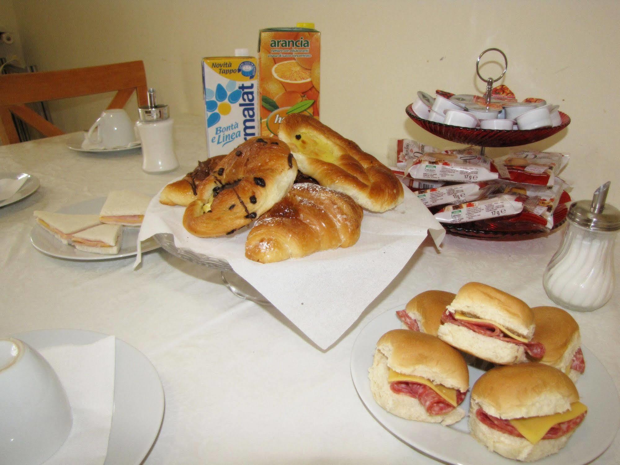 Holiday Sunny Roma B&B Zewnętrze zdjęcie